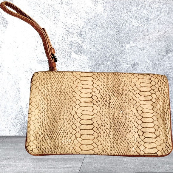 CK leather clutch with dust bag - Picture 4 of 5